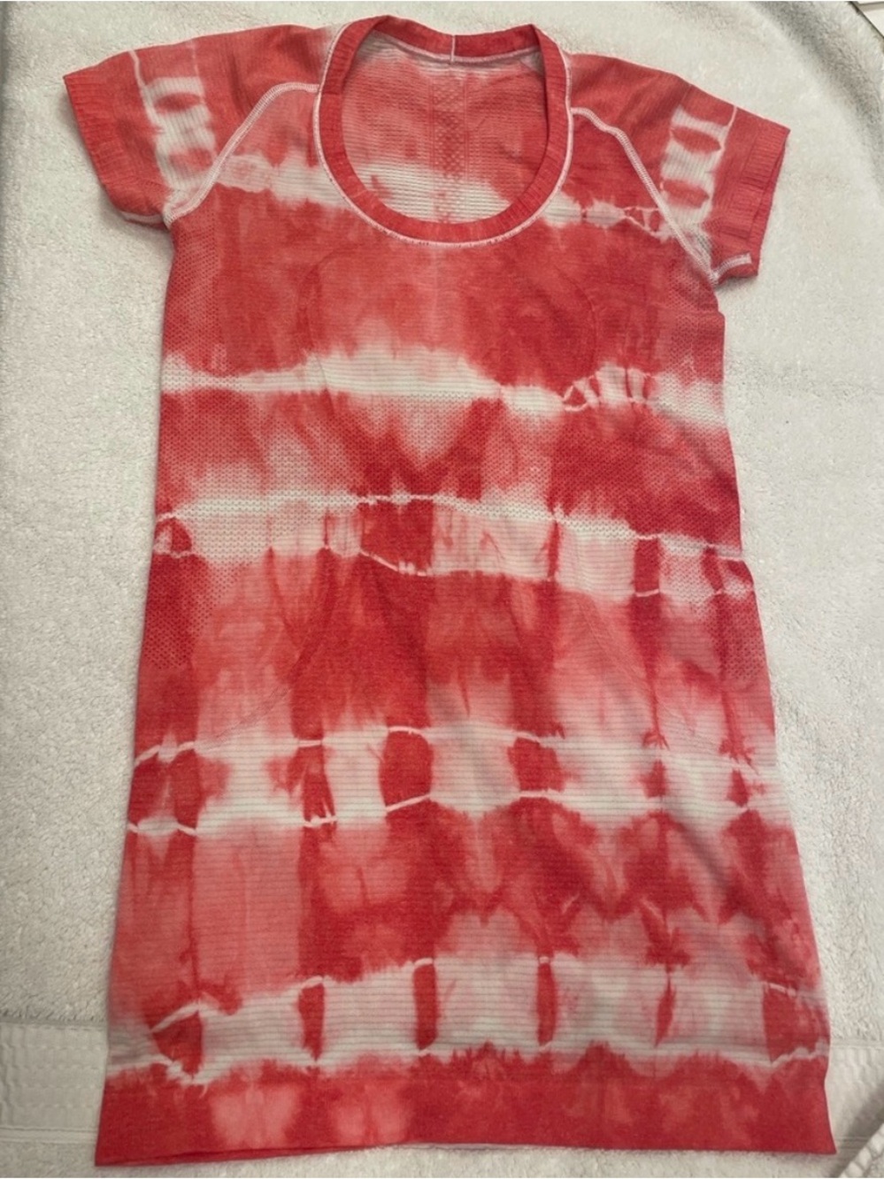 Lululemon Swiftly Tech Tee, red & white, sz 4